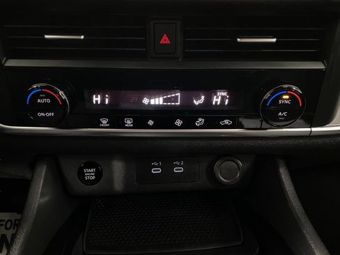 Certified 2025 Nissan Rogue SV image 24