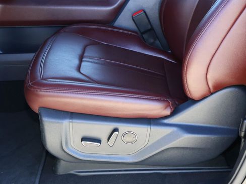 Used 2024 Ford Expedition Limited image 17