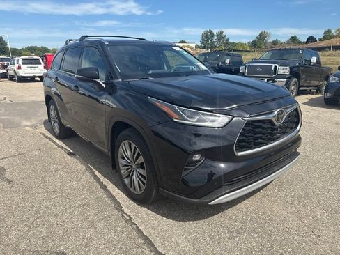 Used 2021 Toyota Highlander Limited AWD/4WD image 3