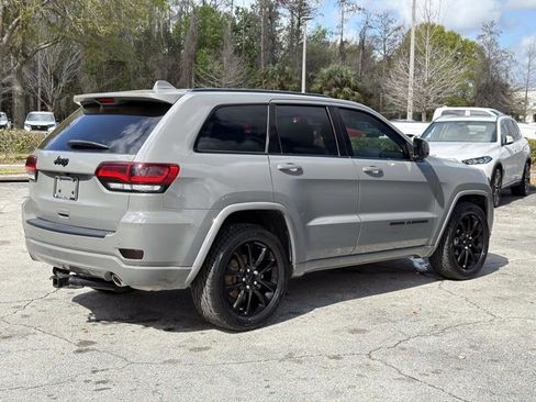 Used 2021 Jeep Grand Cherokee Laredo X image 3