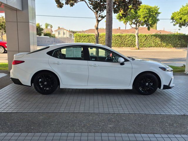 Used 2025 Toyota Camry SE FWD image 4