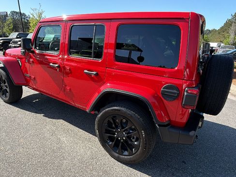 Used 2025 Jeep Wrangler Unlimited Sahara w/ Safety Group AWD/4WD image 10