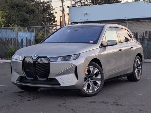 New 2026 BMW iX xDrive60 image 1