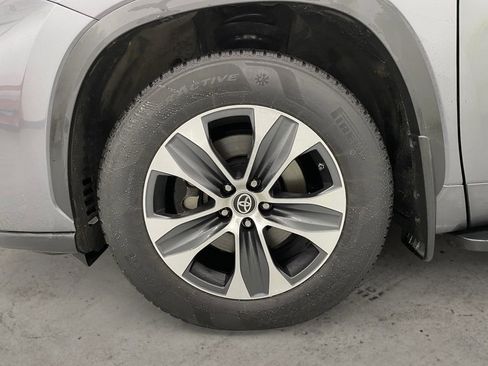 Used 2021 Toyota Highlander XLE image 12