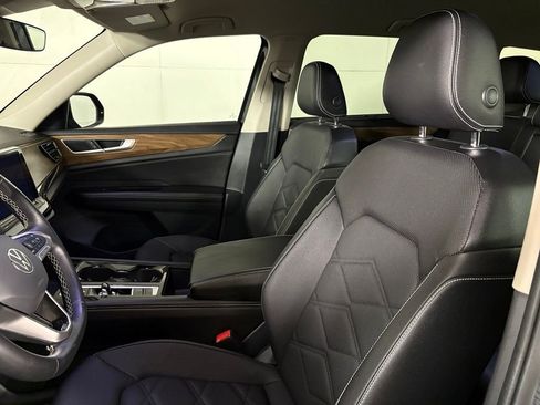 Used 2025 Volkswagen Atlas SE FWD image 18