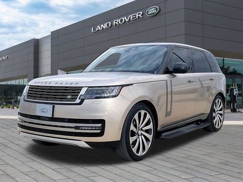 Used 2025 Land Rover Range Rover SE image 1