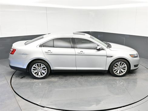 Used 2018 Ford Taurus Limited image 24