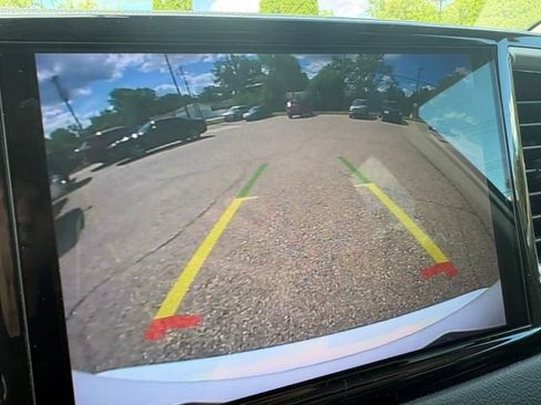 Used 2023 Chrysler Pacifica Touring-L FWD image 14