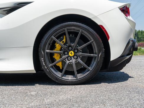 Used 2022 Ferrari F8 Tributo RWD image 10