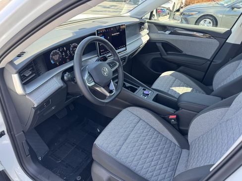 Certified 2025 Volkswagen Tiguan S FWD image 17