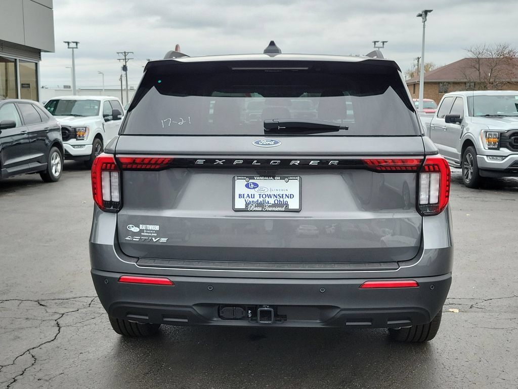 New 2026 Ford Explorer Active RWD image 5
