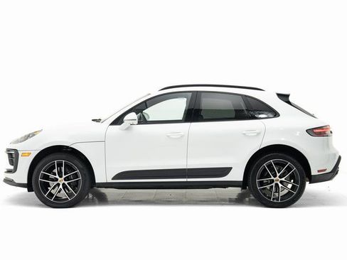 Certified 2025 Porsche Macan image 2