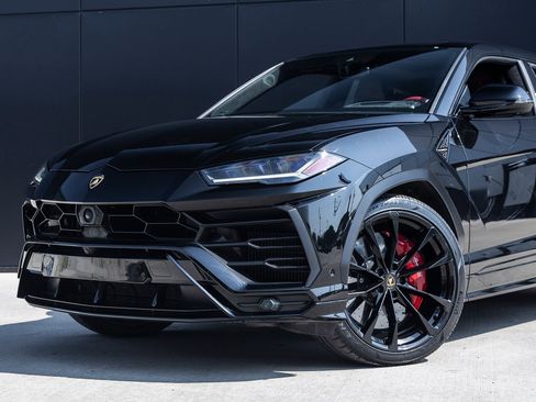 Used 2022 Lamborghini Urus image 3