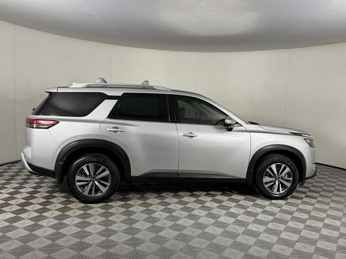 Used 2025 Nissan Pathfinder SL FWD image 5