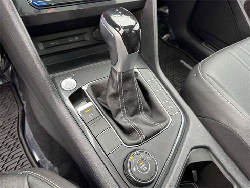 Used 2023 Volkswagen Tiguan SE R-Line image 22