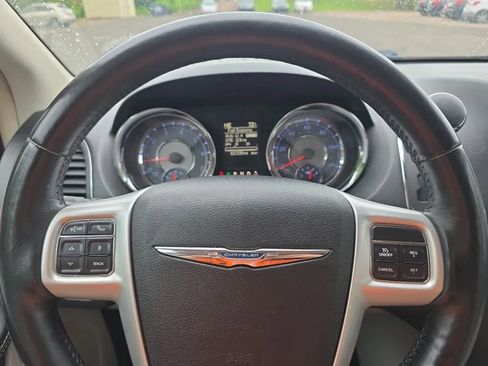 Used 2015 Chrysler Town & Country Touring w/ Driver Convenience Group FWD image 13