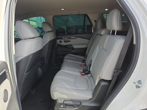 Used 2025 Honda Pilot EX-L image 11