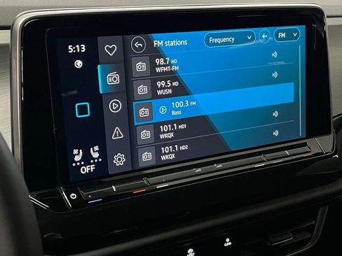 Used 2025 Volkswagen Atlas Cross Sport SE w/ Black Wheel Package image 28