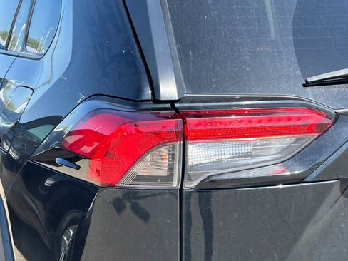 Used 2021 Toyota RAV4 XLE Premium image 20