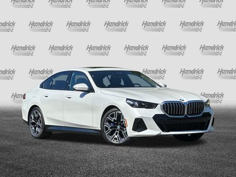 Used 2026 BMW 530i w/ M Sport Package RWD image 2
