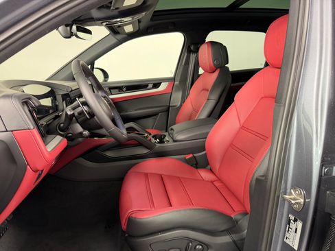 Certified 2026 Porsche Cayenne AWD/4WD image 5