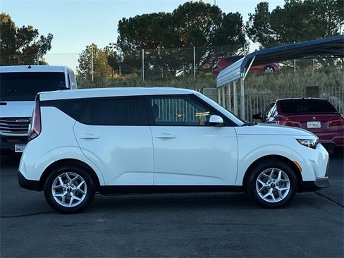 Used 2024 Kia Soul LX w/ Option Group 015 image 4
