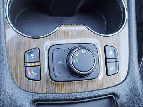 Certified 2023 GMC Acadia SLE w/ Driver Convenience Package image 31