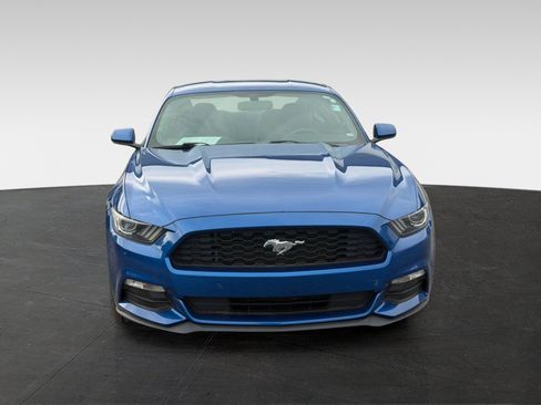 Used 2017 Ford Mustang Coupe RWD image 3