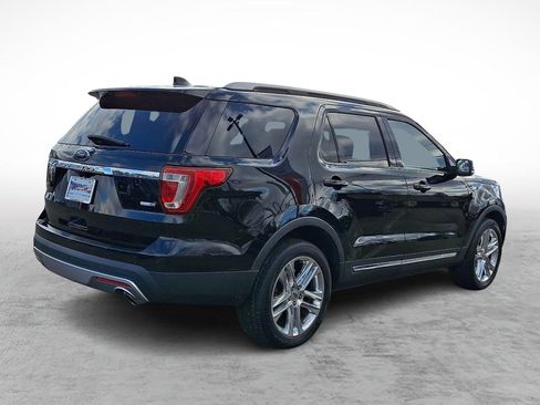 Used 2016 Ford Explorer XLT w/ Equipment Group 202A image 5