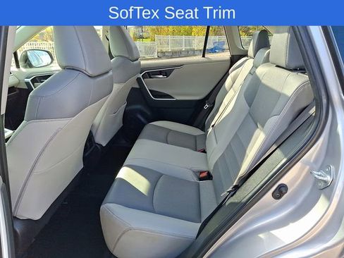 Used 2019 Toyota RAV4 Limited image 12