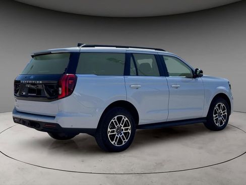 Used 2025 Ford Expedition Active AWD/4WD image 9