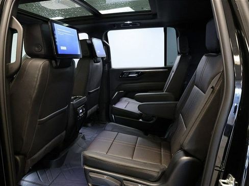 New 2026 Chevrolet Suburban High Country AWD/4WD image 10