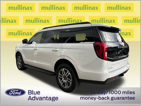 Used 2025 Ford Expedition Active RWD image 3