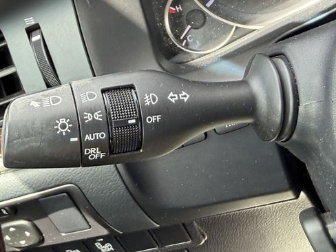 Used 2016 Lexus ES 350 w/ Luxury Package w/Wood Trim image 23