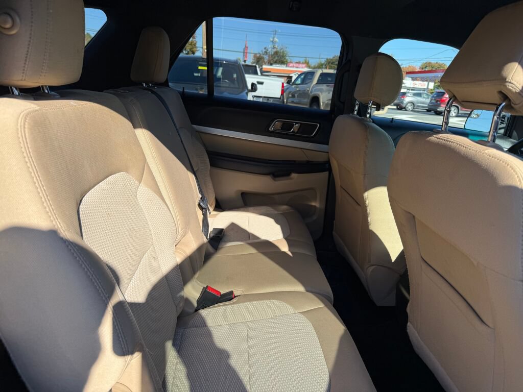 Used 2017 Ford Explorer XLT FWD image 24
