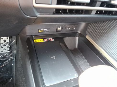 Certified 2025 Toyota Camry SE FWD image 13