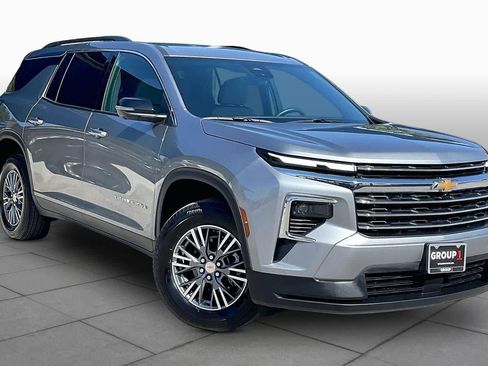 Used 2026 Chevrolet Traverse LT w/ Driver Confidence Package AWD/4WD image 3