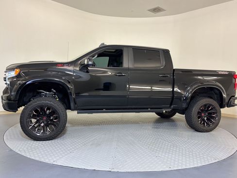 Used 2023 Chevrolet Silverado 1500 LT Trail Boss w/ LT Trail Boss Premium Package image 2