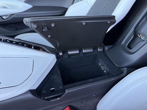 Used 2023 Chevrolet Corvette Stingray Premium Cpe w/ Z51 Performance Package image 37