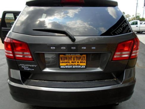 Used 2017 Dodge Journey SE w/ Flexible Seating Group image 9