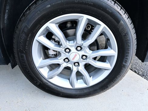 Used 2024 GMC Terrain SLT AWD/4WD image 12