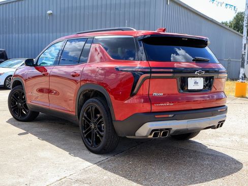 Used 2026 Chevrolet Traverse LT w/ Driver Confidence Package FWD image 2