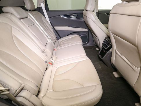 Used 2021 Lincoln Nautilus Reserve AWD/4WD image 23