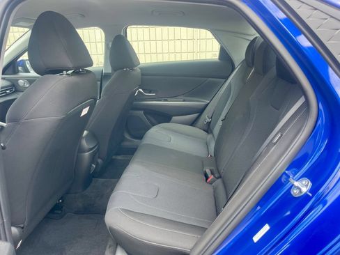 Used 2025 Hyundai Elantra SE FWD image 10