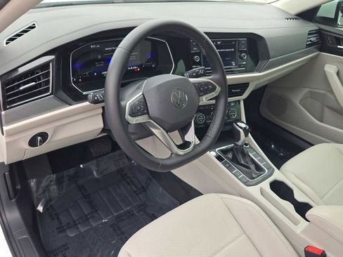 Used 2023 Volkswagen Jetta SE w/ Panoramic Sunroof Package image 10