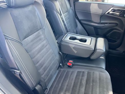 Used 2024 Mitsubishi Outlander SE FWD image 29