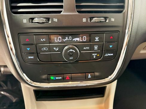 Used 2017 Dodge Grand Caravan Crew image 17