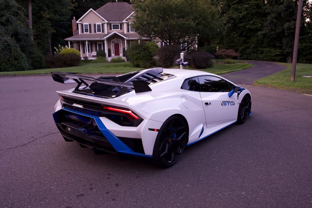 Used 2022 Lamborghini Huracan STO RWD image 9