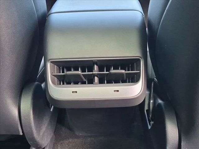 Used 2022 Tesla Model Y Performance AWD/4WD image 16