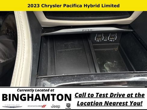 Used 2023 Chrysler Pacifica Limited FWD image 17